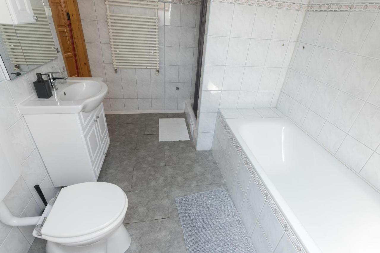 Hi-Bp Garden City Batsanyi Apartment 3 Rooms, Apartment Upstairs Near The City Train With Free Parking Budapest Exterior foto